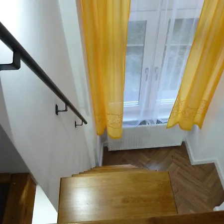 Space Apartment *